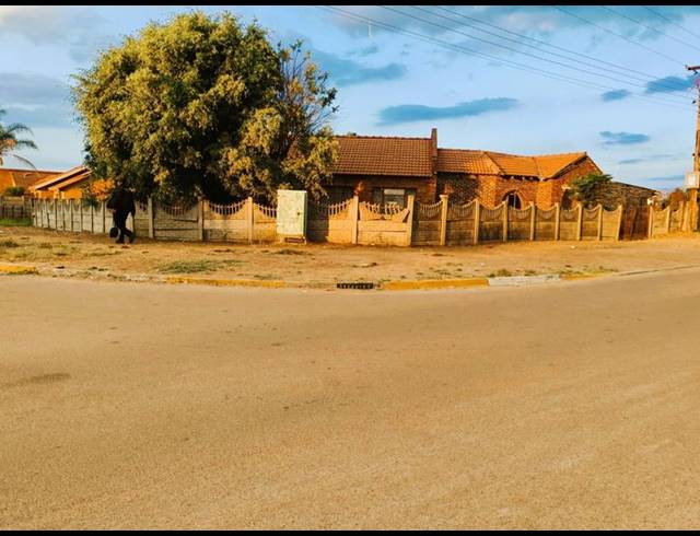 3 BEDROOM HOUSE FOR SALE IN SESHEGO C